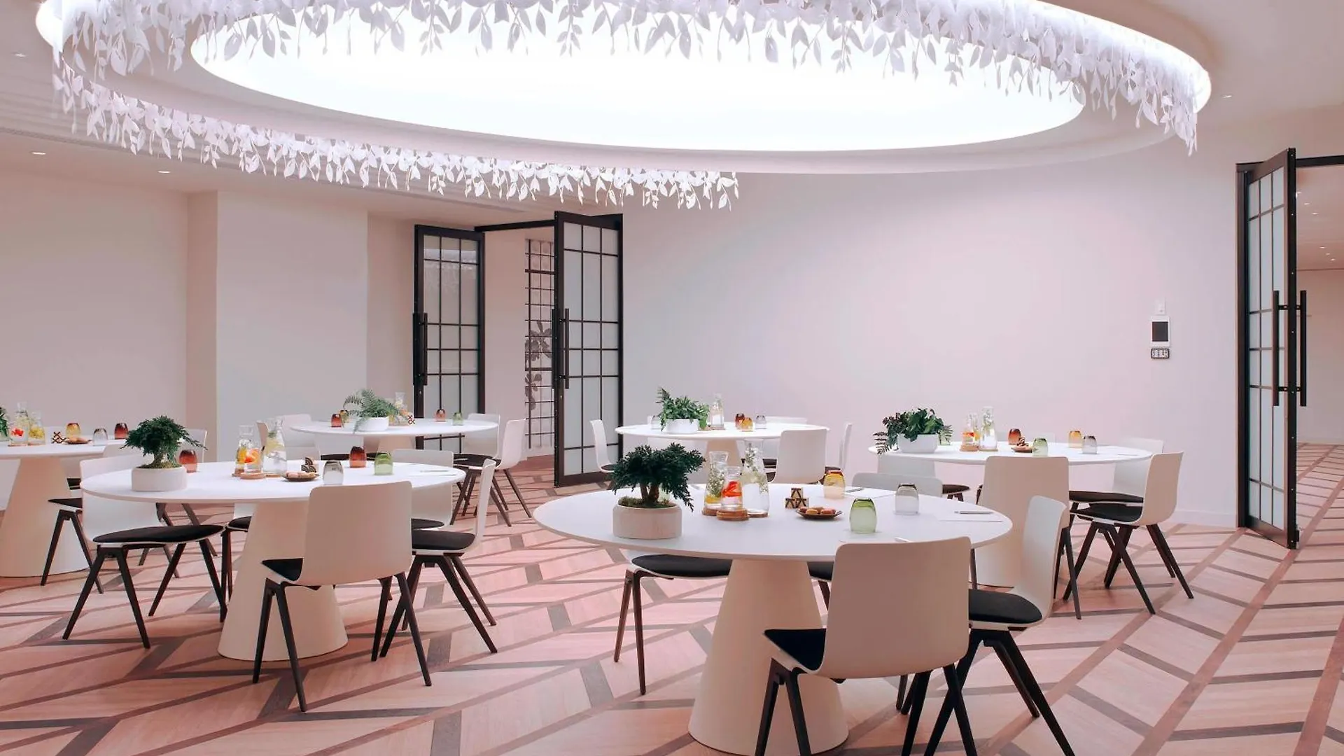 ****  Renaissance Paris Nobel Tour Eiffel Hotel France