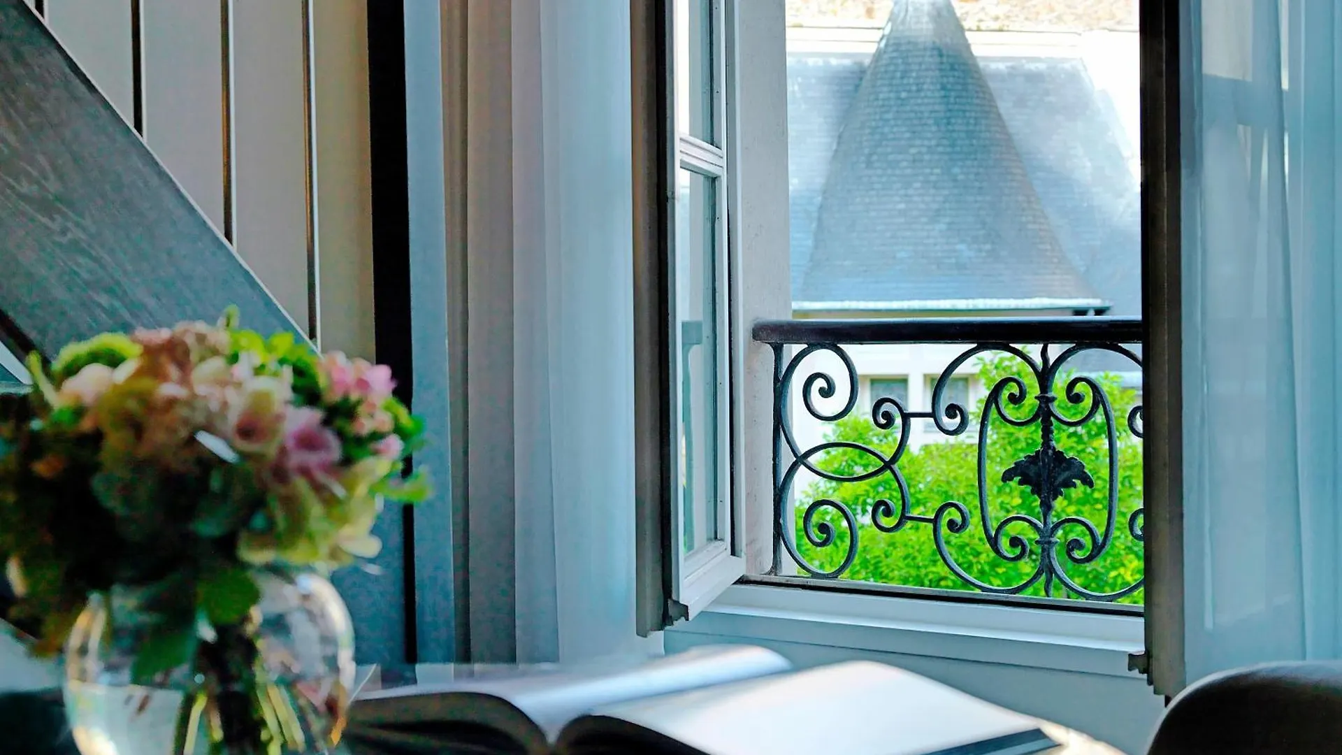 Renaissance Paris Nobel Tour Eiffel Hotel 4*,  France