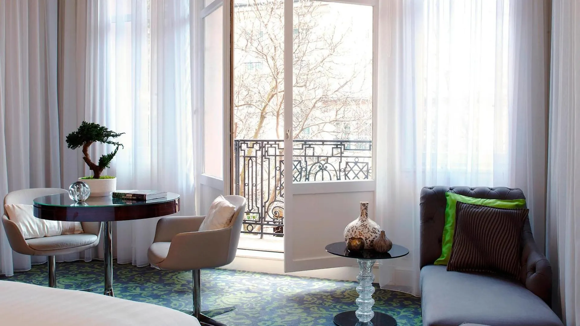 Renaissance Paris Nobel Tour Eiffel Hotel