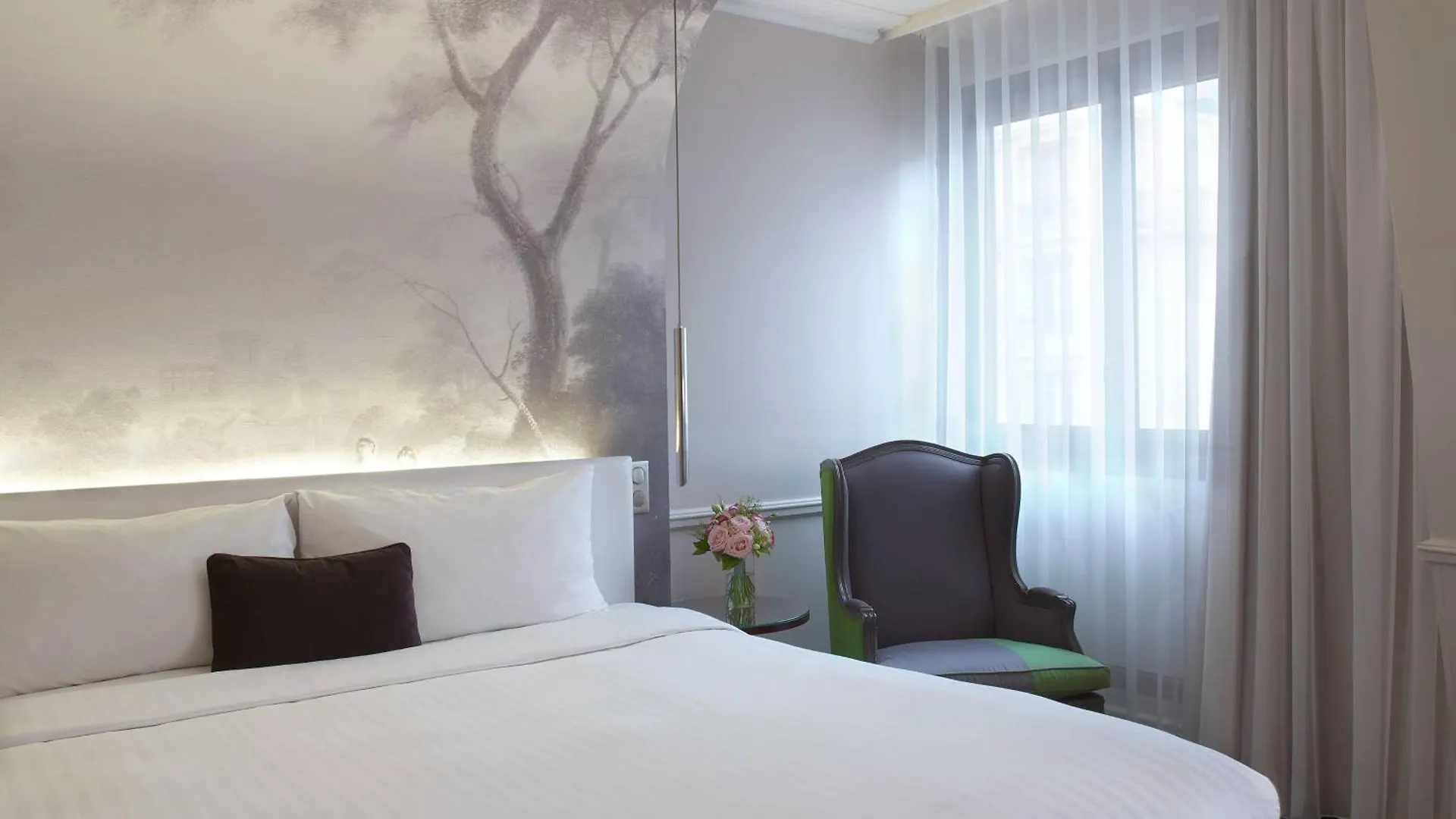 Renaissance Paris Nobel Tour Eiffel Hotel 4*,  France