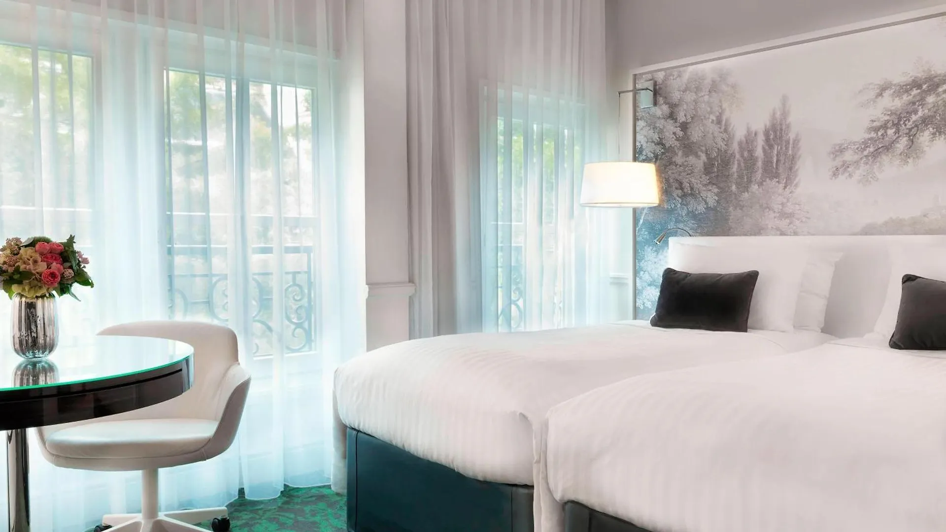 Renaissance Paris Nobel Tour Eiffel Hotel