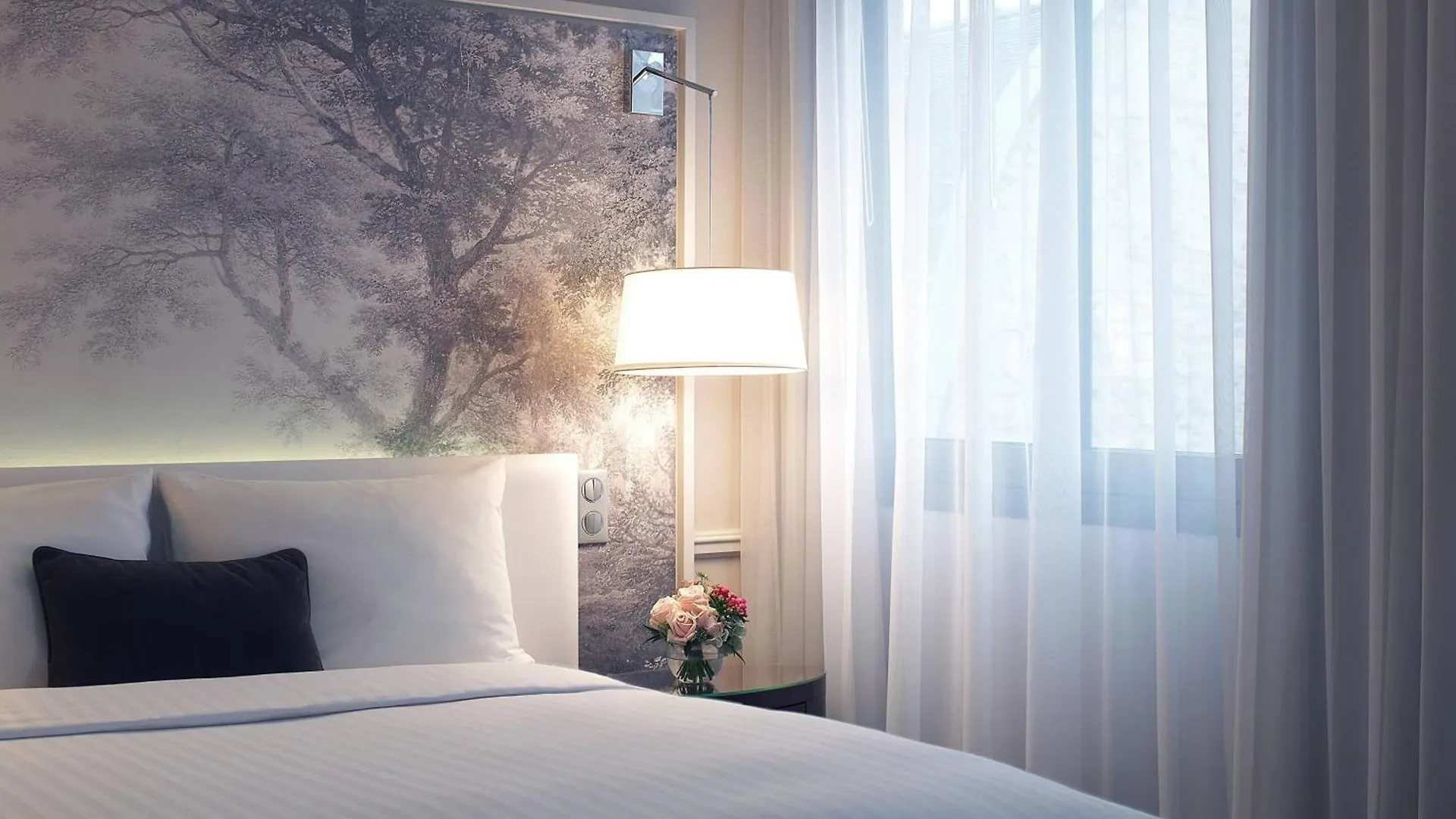 Renaissance Paris Nobel Tour Eiffel Hotel 4*,