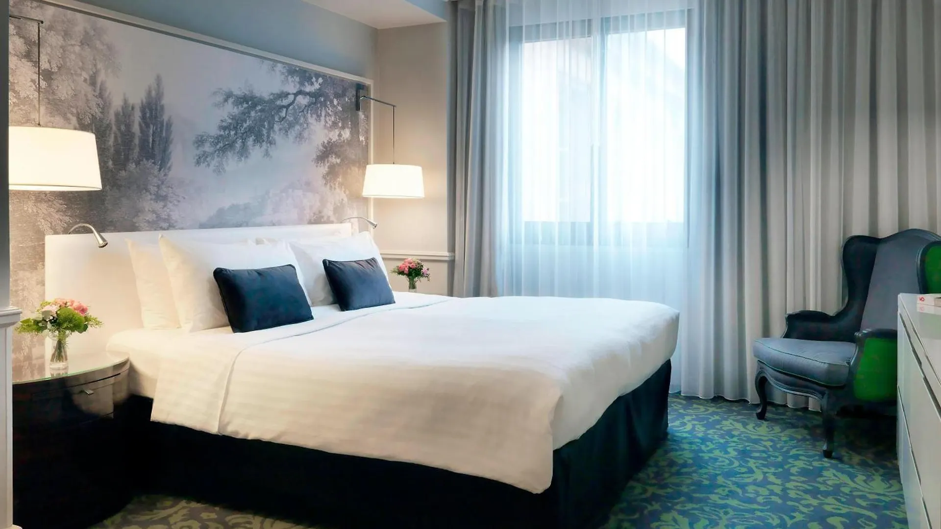 Renaissance Paris Nobel Tour Eiffel Hotel 4*,  France