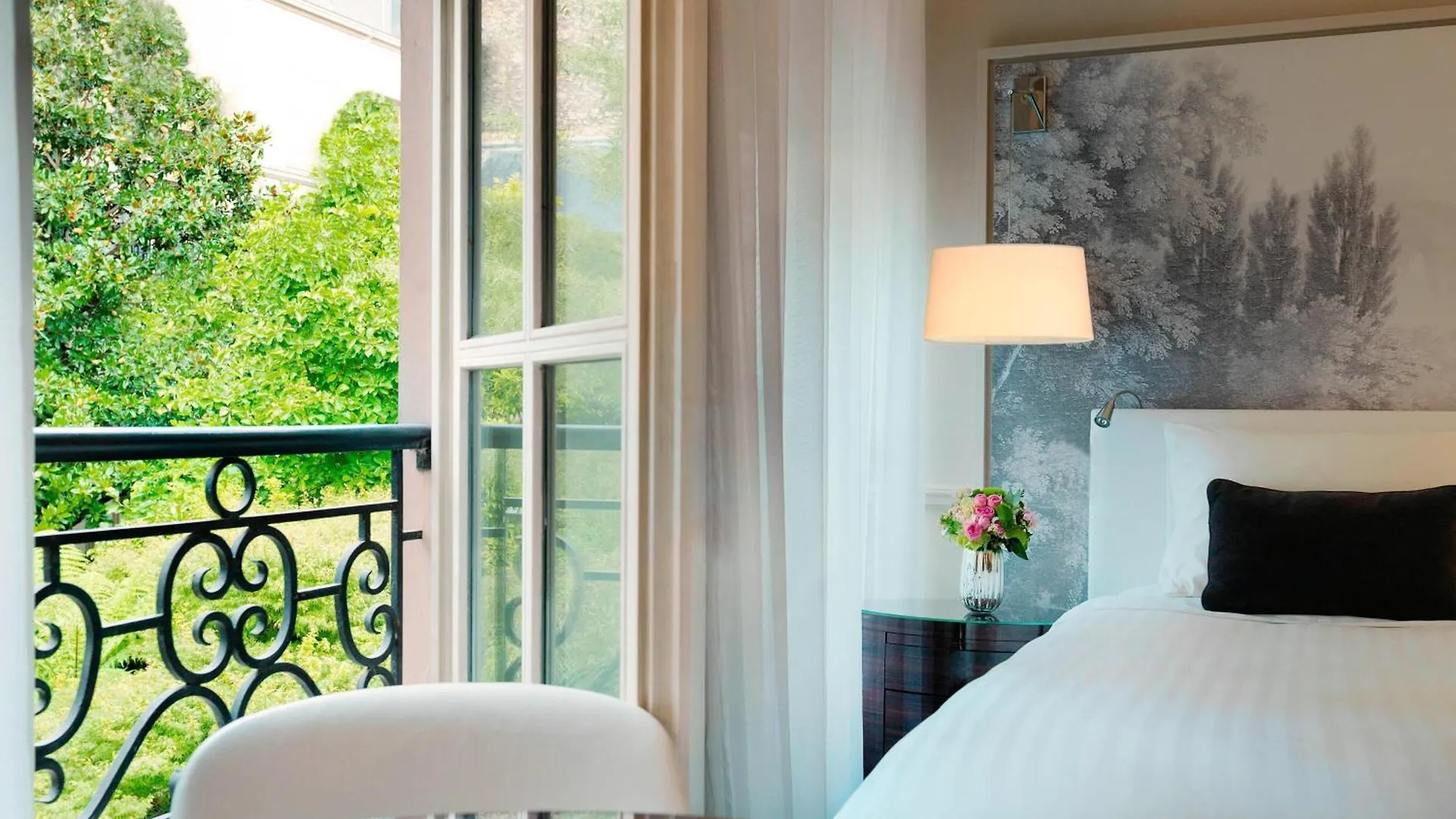 Renaissance Paris Nobel Tour Eiffel Hotel