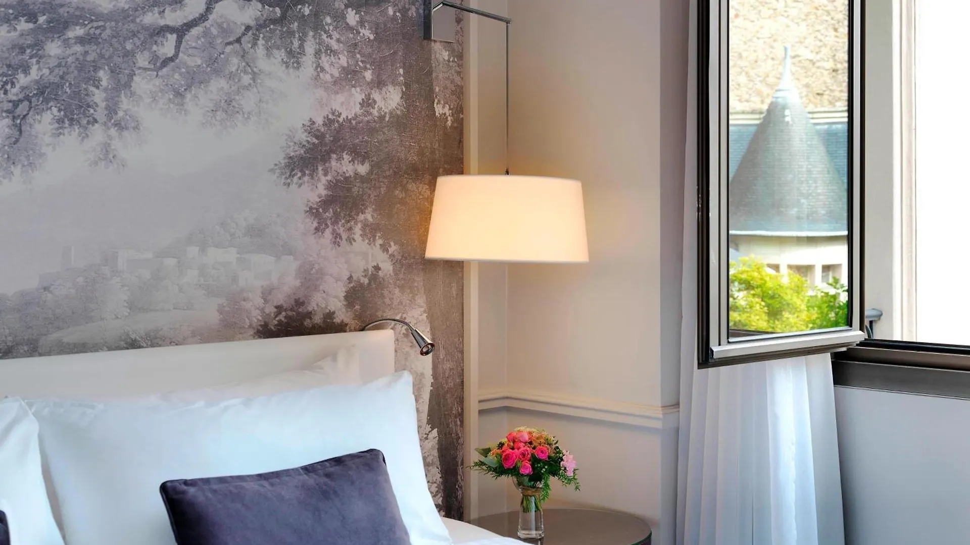 Renaissance Paris Nobel Tour Eiffel Hotel 4*,