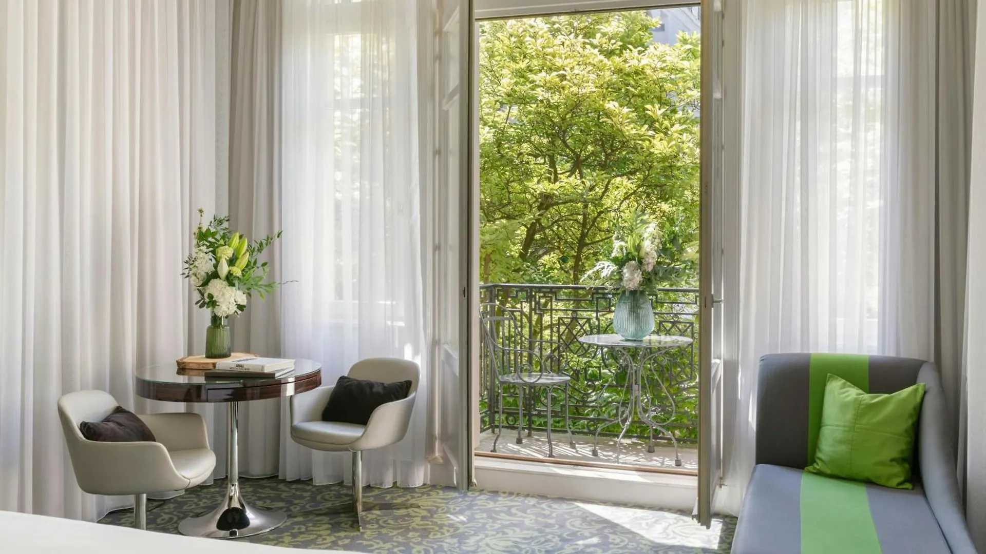 Renaissance Paris Nobel Tour Eiffel Hotel