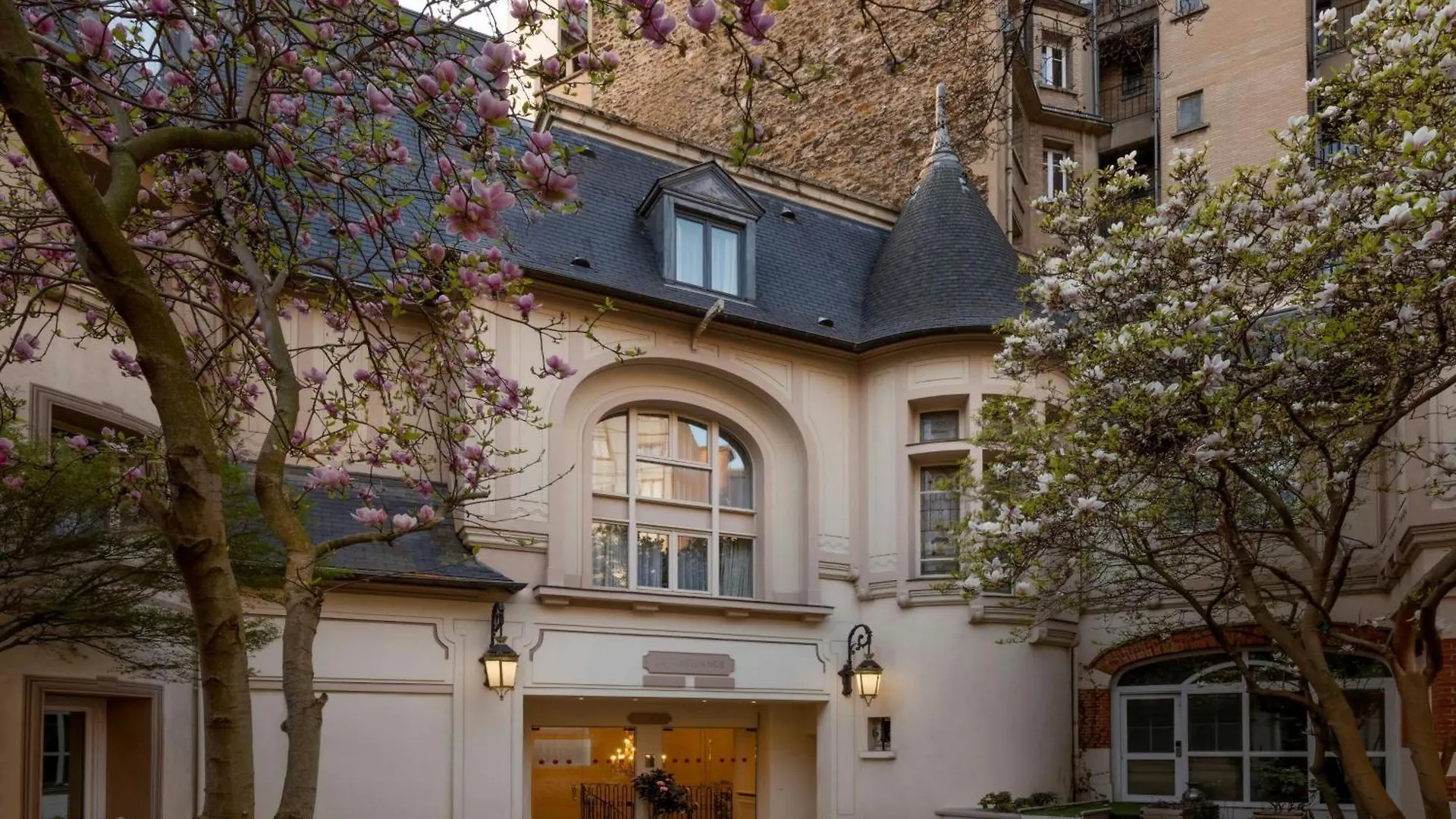 Renaissance Paris Nobel Tour Eiffel Hotel